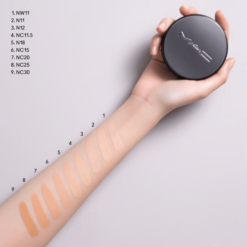 Thumb Cushion MAC Studio Fix Longwear Cushion Foundation 